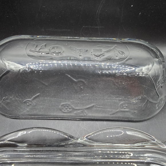 Vintage Anchor Hocking Covered Butter Dish Floral Clear Glass Scalloped Bottom - Picture 10 of 10